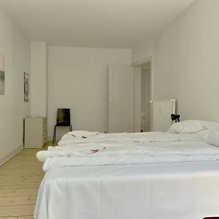 Appartamento And Spacious For 8 In Vestbyen *