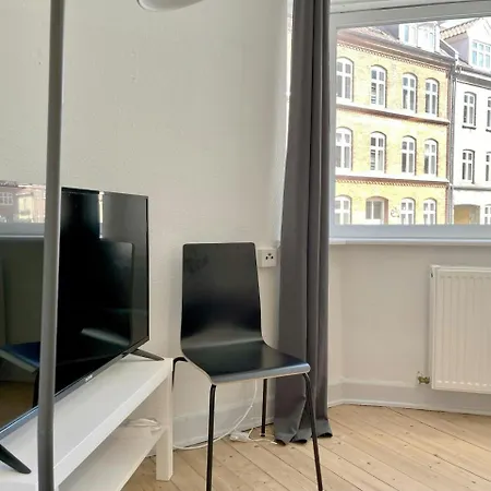 דירה And Spacious For 8 In Vestbyen